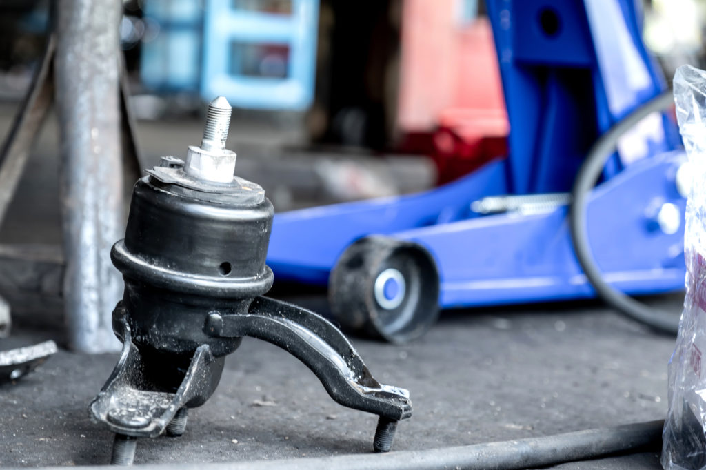 کیا DIYers کے لیے ٹرانسمیشن ماؤنٹ کو تبدیل کرنا مشکل ہے؟